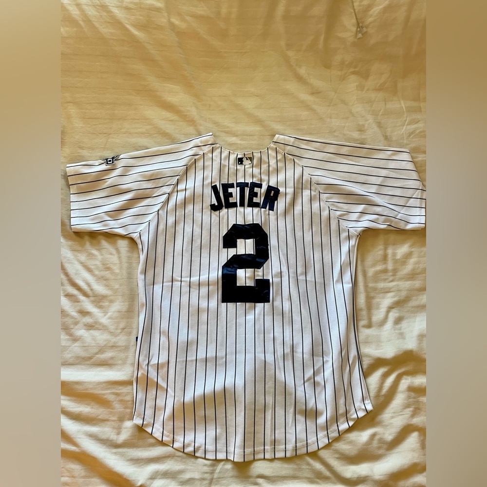 Derek Jeter Yankees Jersey - Mens M (Size 40)